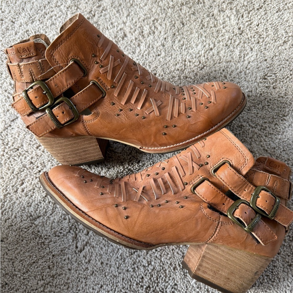 Caterpillar Women's "Cheyenne" Distressed Leather Ankle Boots - Tan/Tawny 9.5